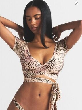 SKIMS Fits Everybody Wrap Cropped T shirt
